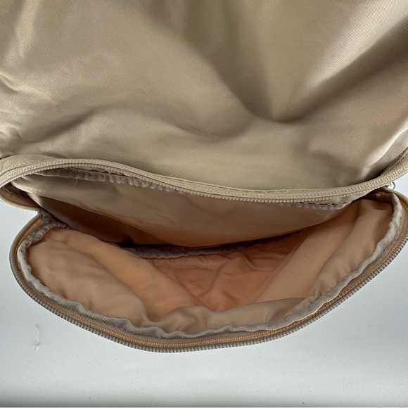 Lululemon Tan Everywhere
Backpack 22L - Picture 11 of 13